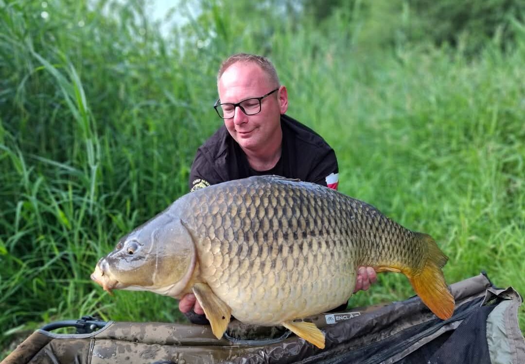 Skuteczna zasiadka karpiowa – strategia, miejsce i&nbsp;zanęta kluczem do&nbsp;sukcesu